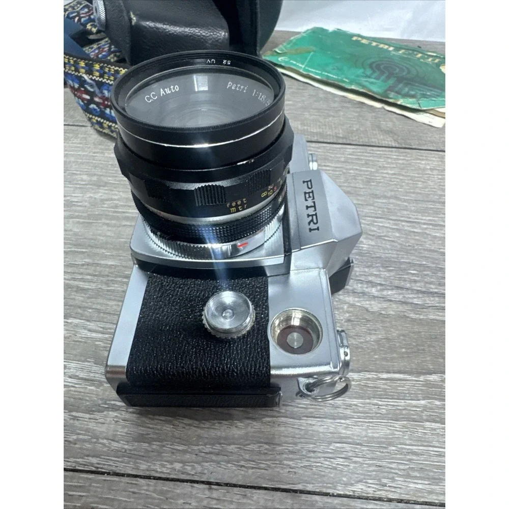 Petri FT-II 35mm film camera 1:18 Lens 55mm - made in Japan with Strap Vintage